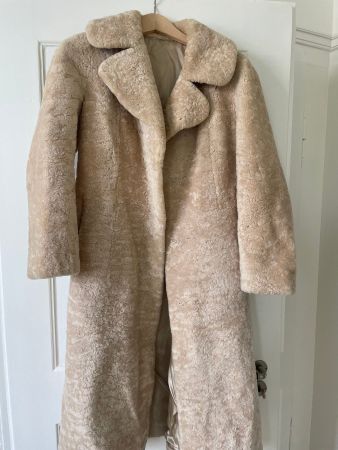Wunderschöner echter Lammfellmantel