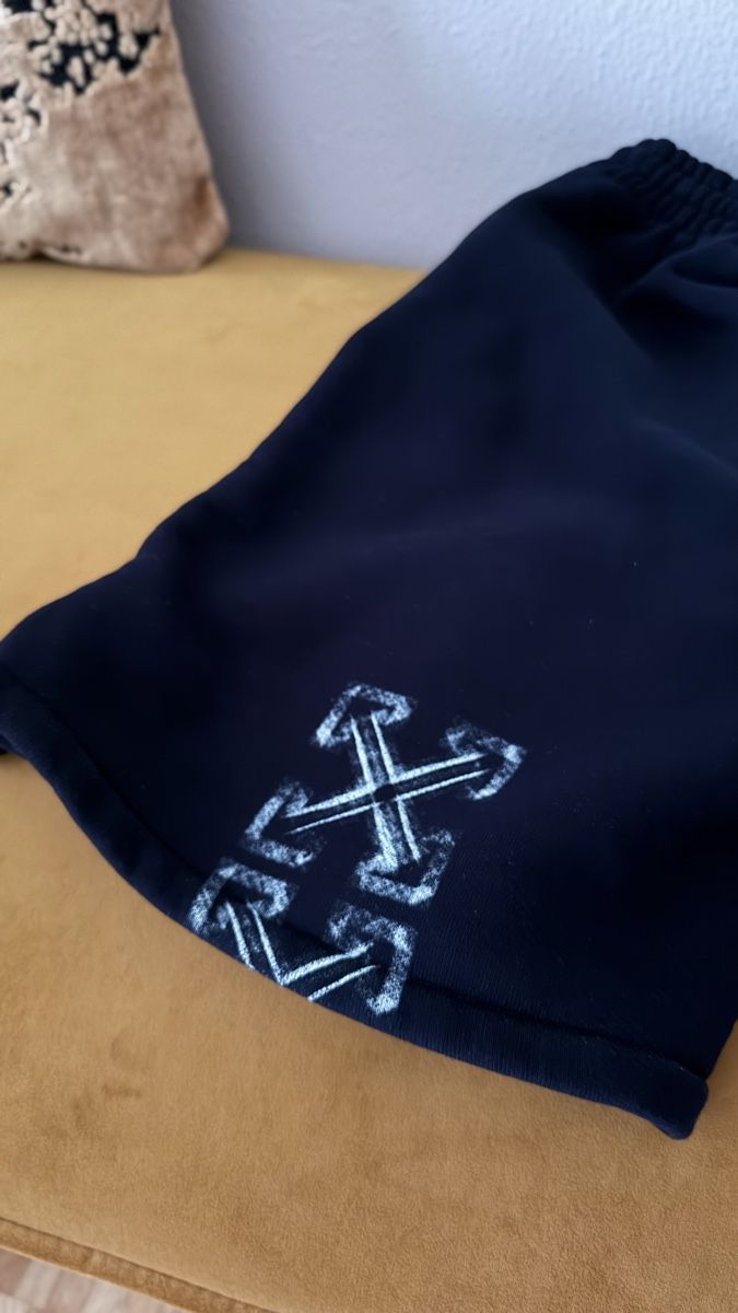 Off-White Hosen: Off White, Shirts  – Neu (gemäss Beschreibung) aus Zufikon von why_v729 2