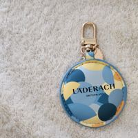 Edel Schlüsselanhänger Leder Charms im Stoffbeutel neu OVP