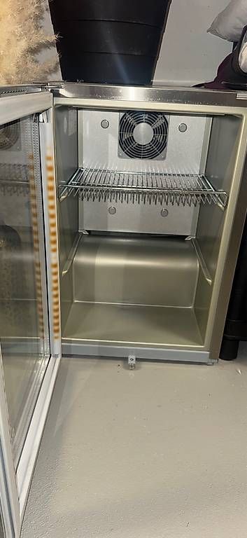 Frigoriferi: RED BULL KÜHLSCHRANK – Usato da Watt venduto da Lionking9 1