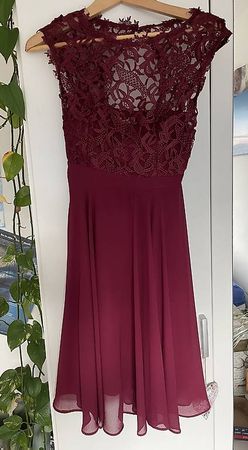 Elegantes Kleid in Bordeauxrot, Gr. S, Spitze, Festlich
