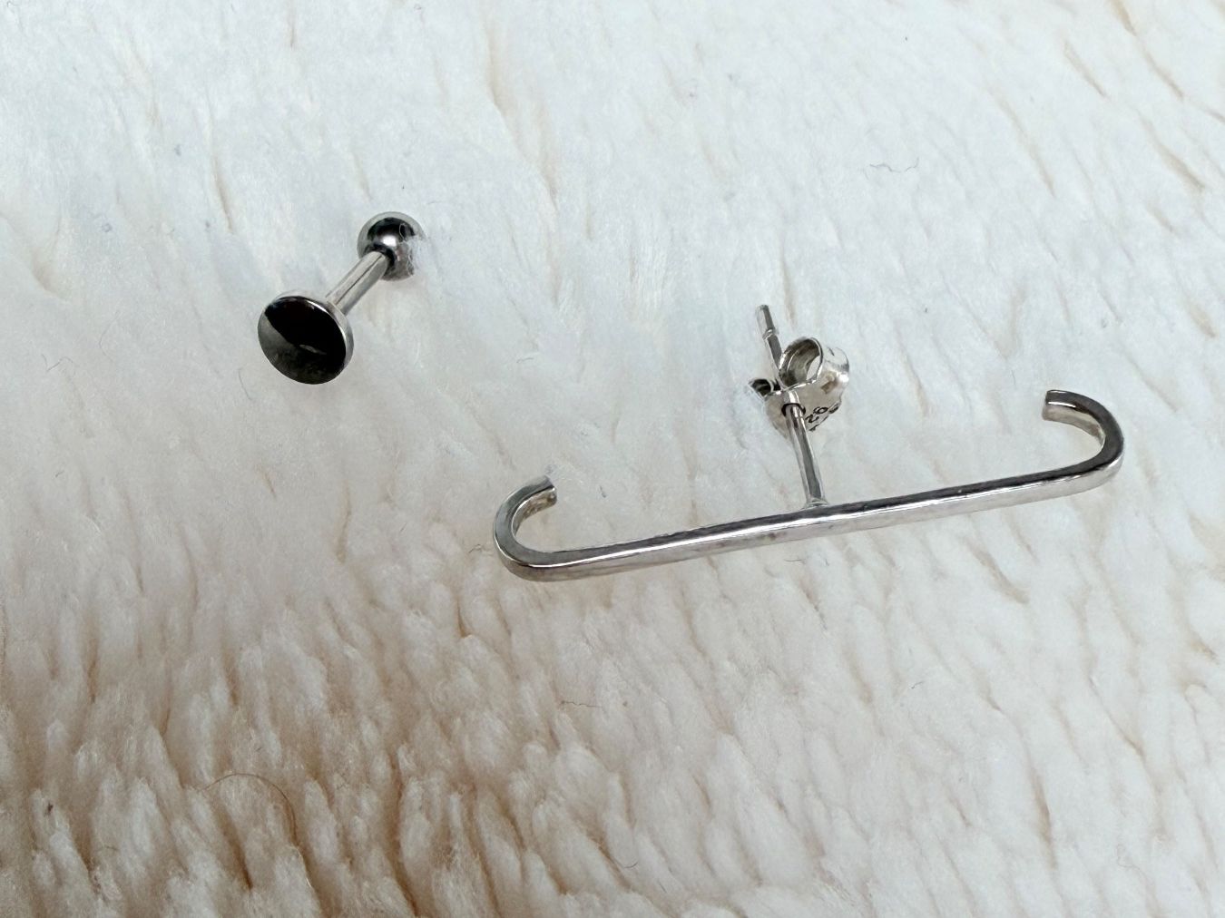 Piercingschmuck: 1 Ohrring und 1 Piercing - Material: Edelstahl. – Neu und originalverpackt aus Würenlos von Abracadabra26
