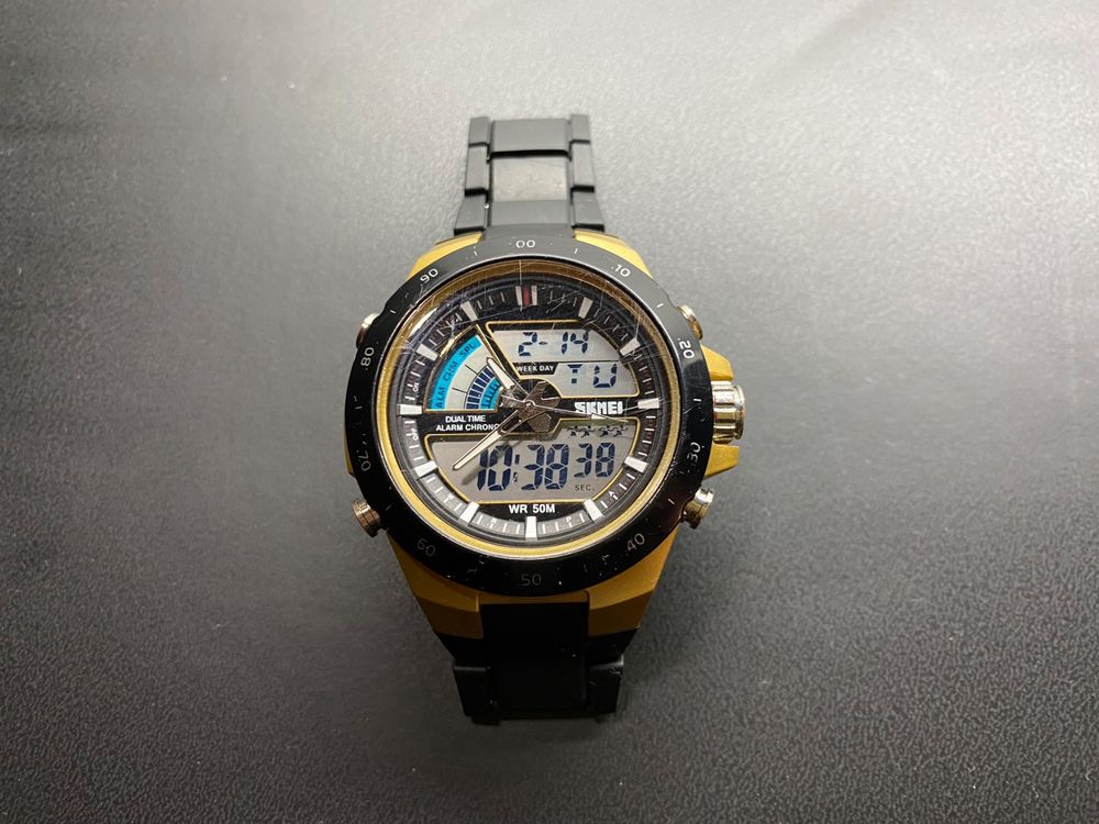 Coole Armbanduhr mit neuer Batterie Kaufen auf Ricardo