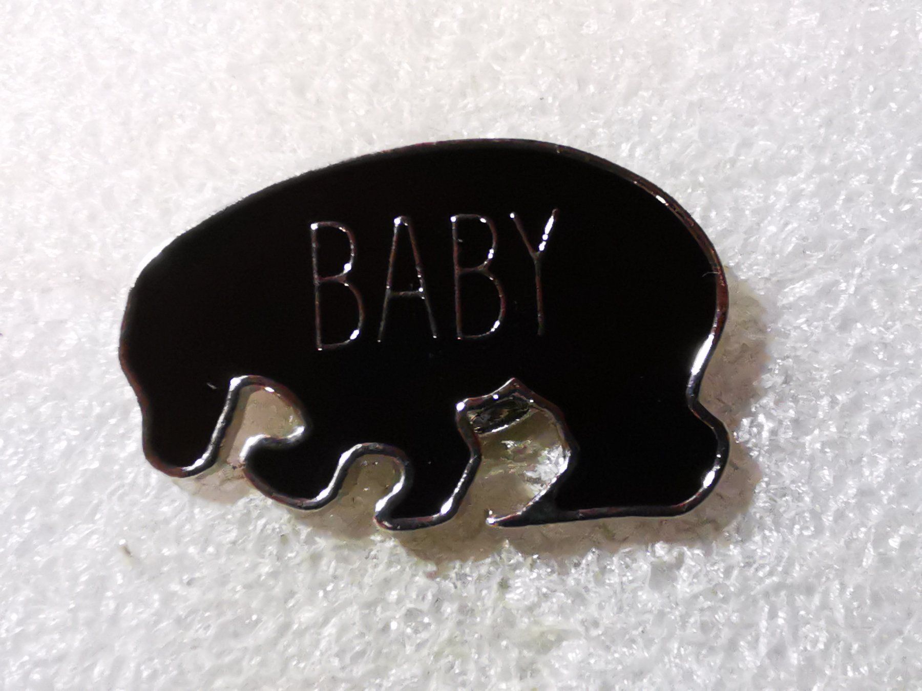 Placchette & Badge: Ansteckpin 101: Bär Baby – Usato da Oppligen venduto da Pin-Fall-Shop