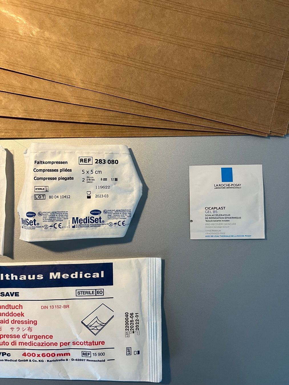 Kit di pronto soccorso: Div. Verbandsmaterial + Rettungsdecke Neu – Nuovo (secondo la descrizione) da Unterägeri venduto da flu_zp5d 4