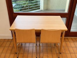 Table en bois extensible  et 2 chaises