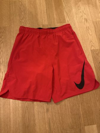 Rote Nike Dri-FIT Sport Shorts, Grösse M, Top Zustand!