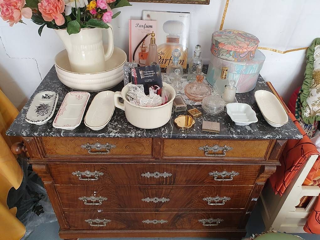 Commodes: Alte Kommode mit Marmorplatte – D'occasion à Seengen par Ladixen 4