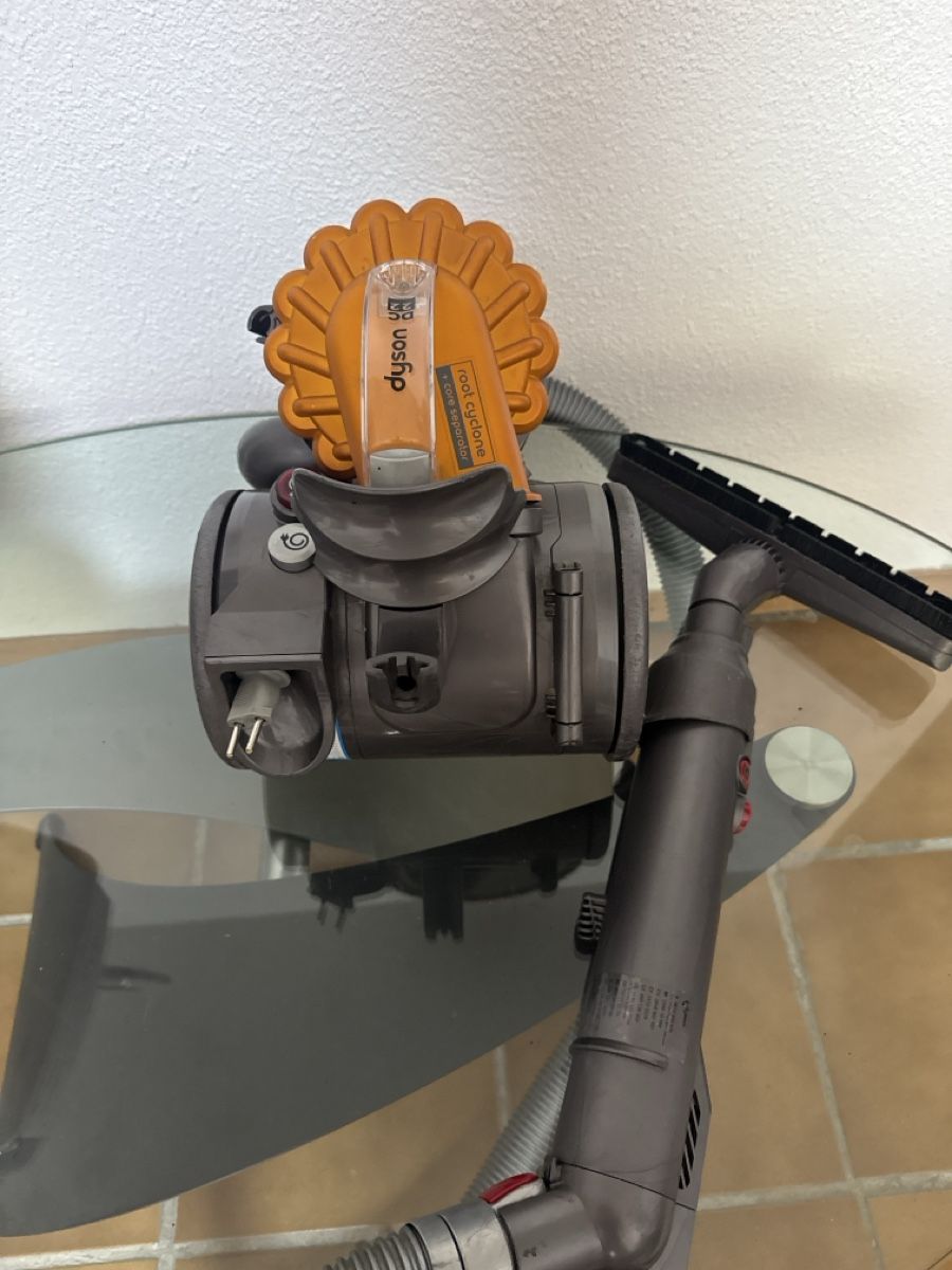 Dyson Staubsauger & Zubehör: Aspirateur Dyson DC22  – Gebraucht aus Soyhières von Jura22 2