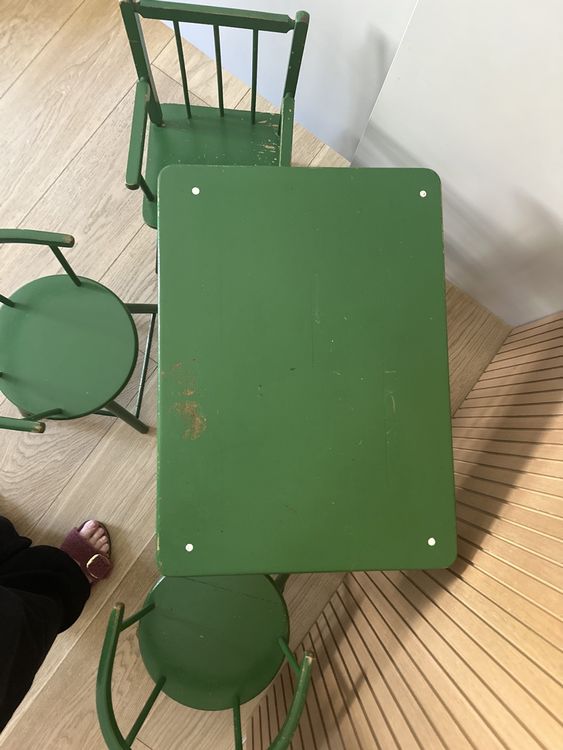 Kindertisch mit 3 Stühlen grün vintage 2