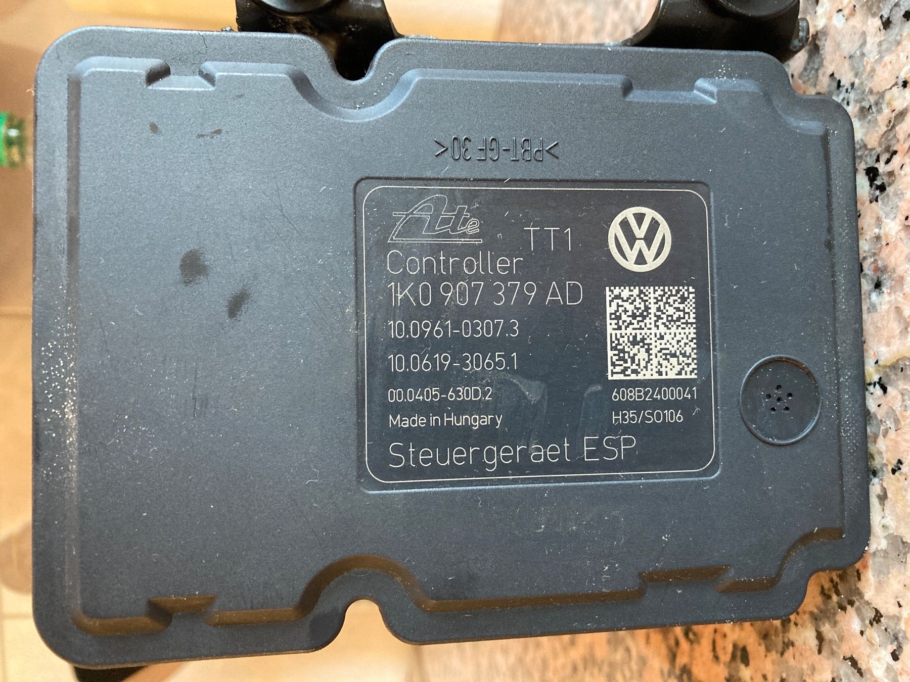 Volkswagen Tutti pezzi di ricambio auto: Hydroaggregat ABS ESP Pumpe Golf 6 mit Steuergerät – Usato da Mettmenstetten venduto da Weidenhof 2