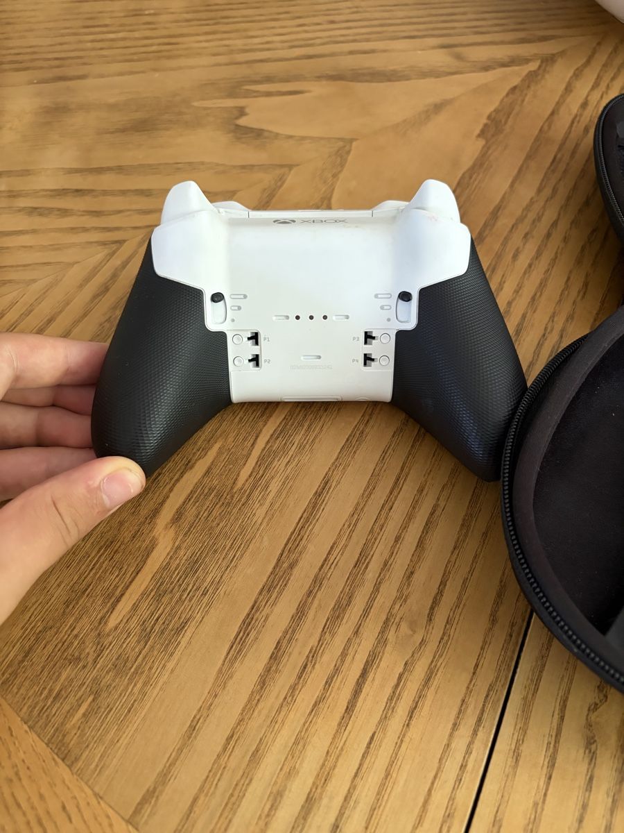 Microsoft Controller: Xbox Elite Series 2 Controller mit Zubehoer und Tasche – Usato da Oberuzwil venduto da jan_gsx2 3