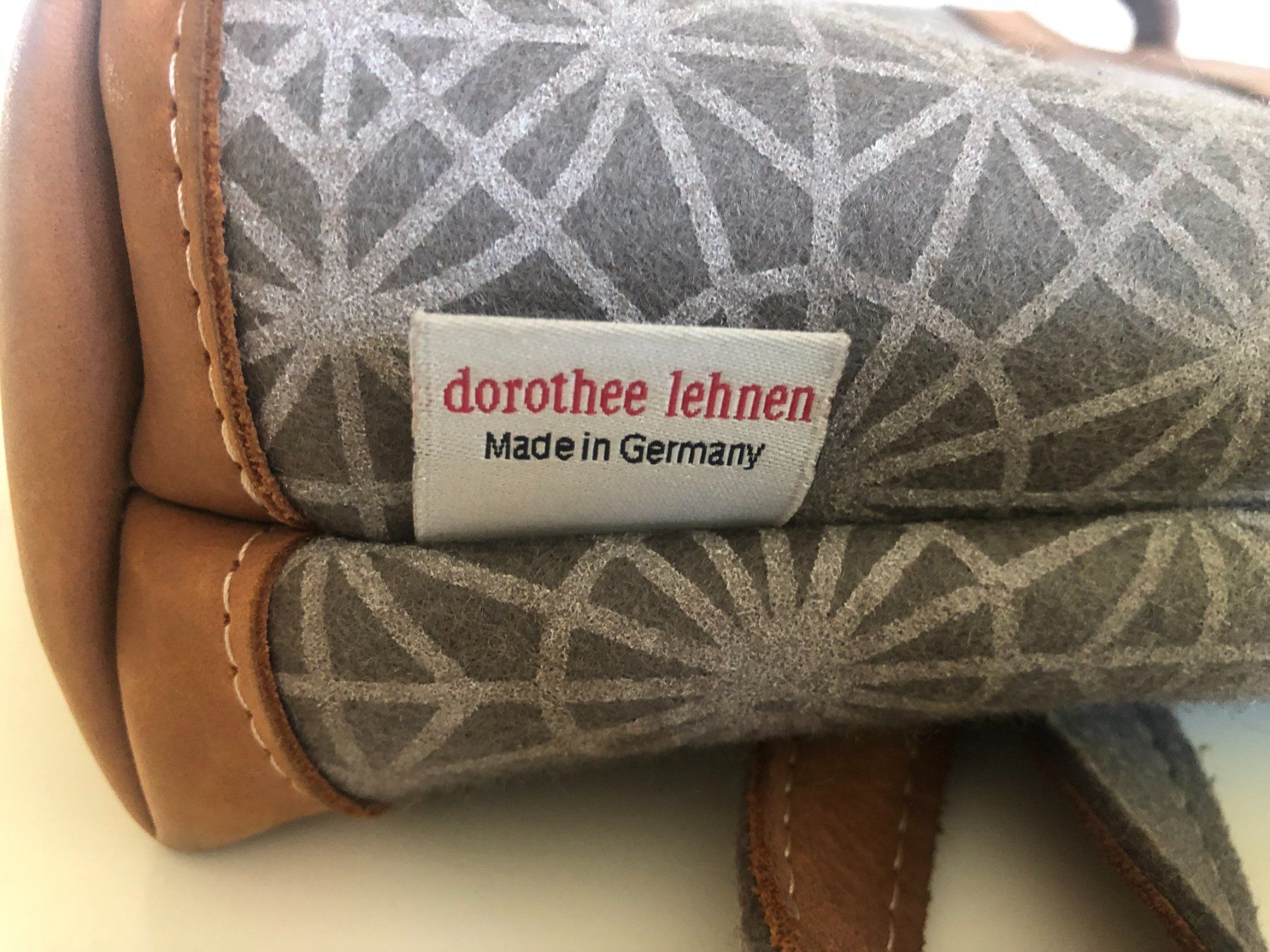 Sacs femmes: Handtasche / Umhängetasche – D'occasion à Bassersdorf par sammelfloh 1