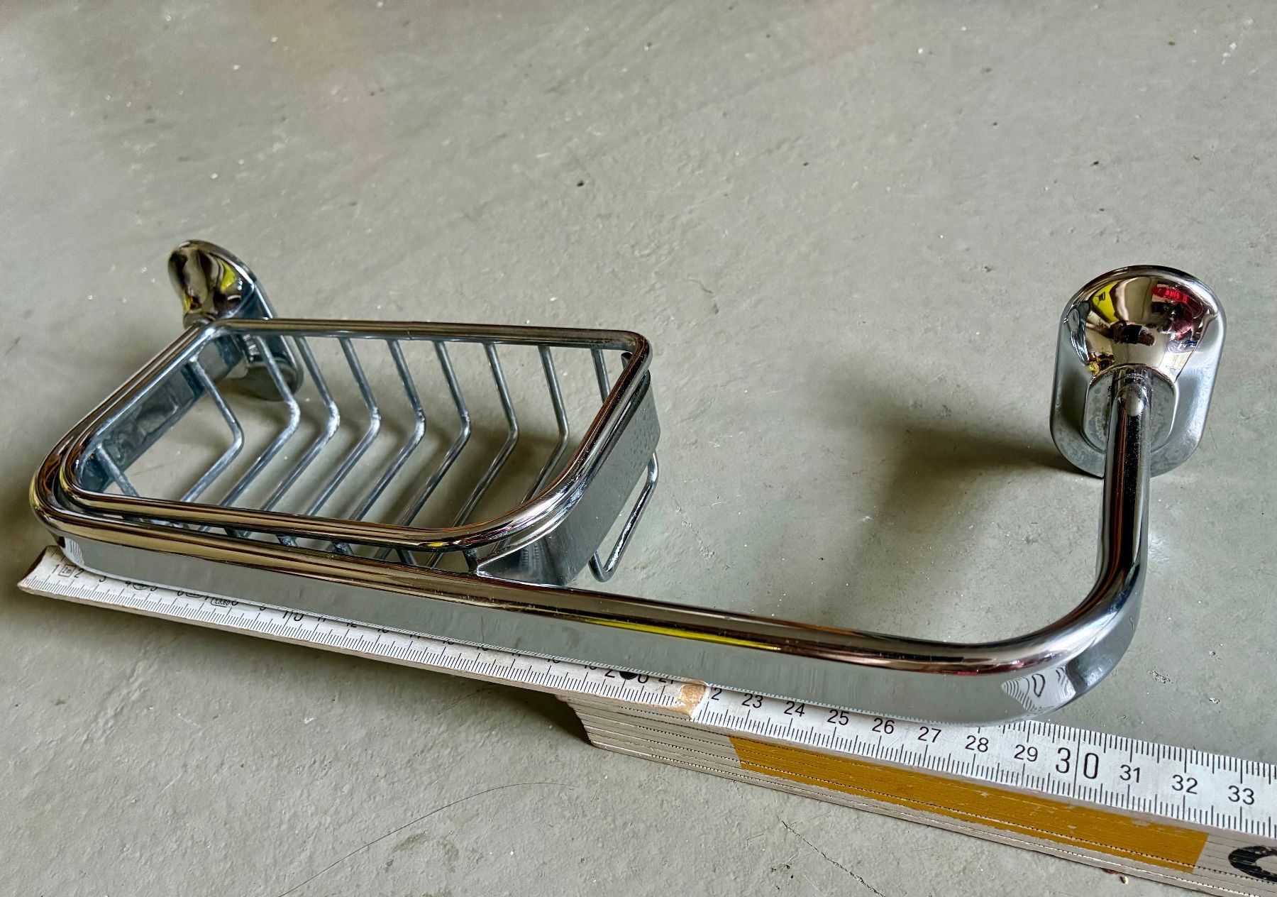 Supporti a parete: Handgriff mit Seifenschale – Usato da Balsthal venduto da Schafi 2