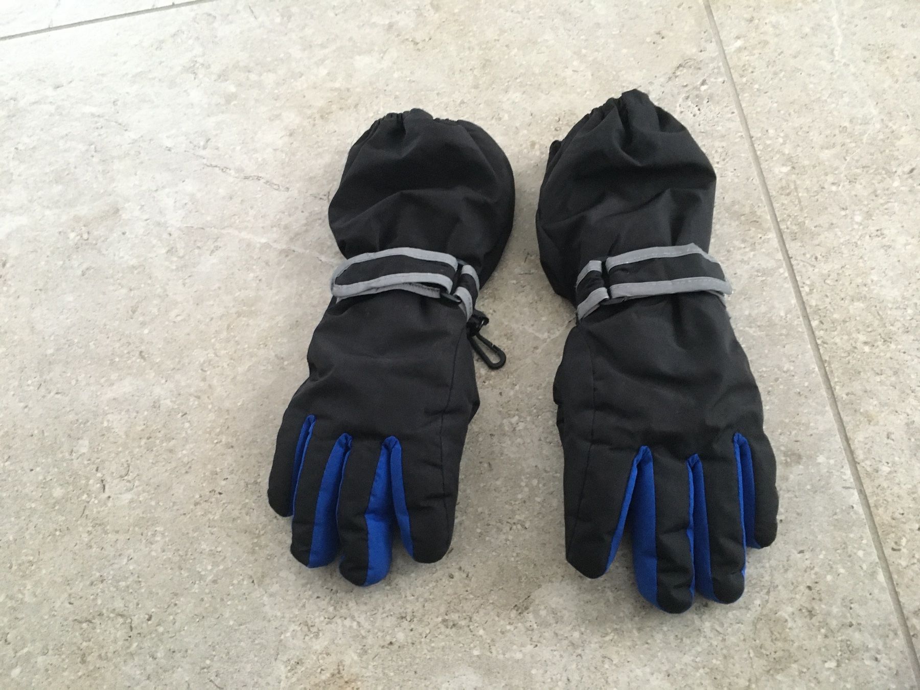 C&A Gants: Winterhandschuhe Thinsulate  schwarz/blau – D'occasion à Gächlingen par Tara_devi