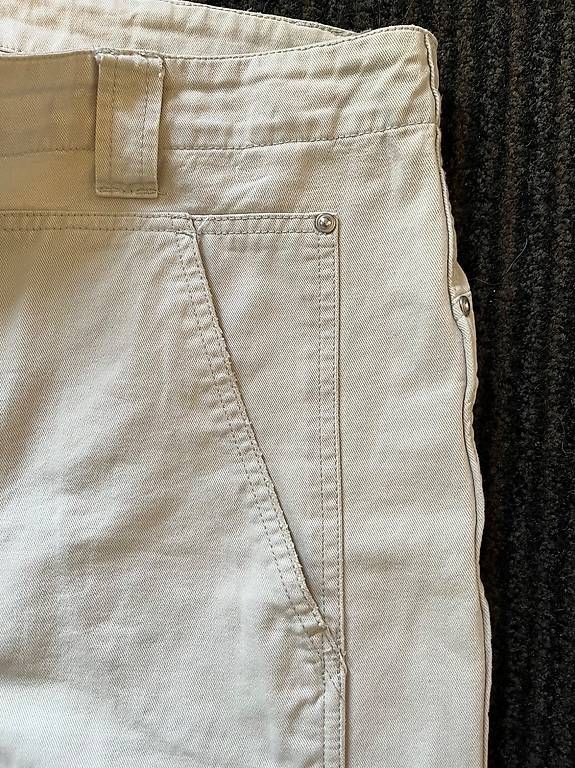 Jeans: Kurze Herren Hosen Gr. 52 – Gebraucht aus Nottwil von Frontal 1