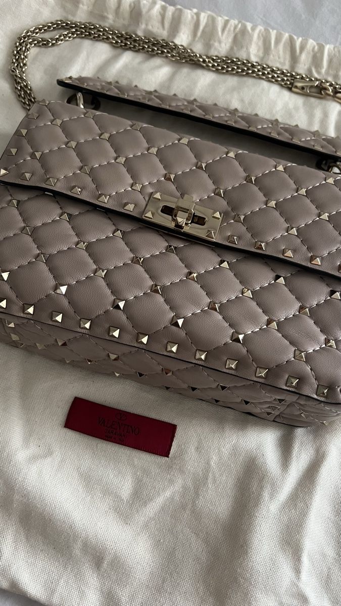 Valentino Borse da donna: Valentino Garavani Medium Nappa Rockstud Spike Bag – Nuovo (secondo la descrizione) da Zürich venduto da Caro911