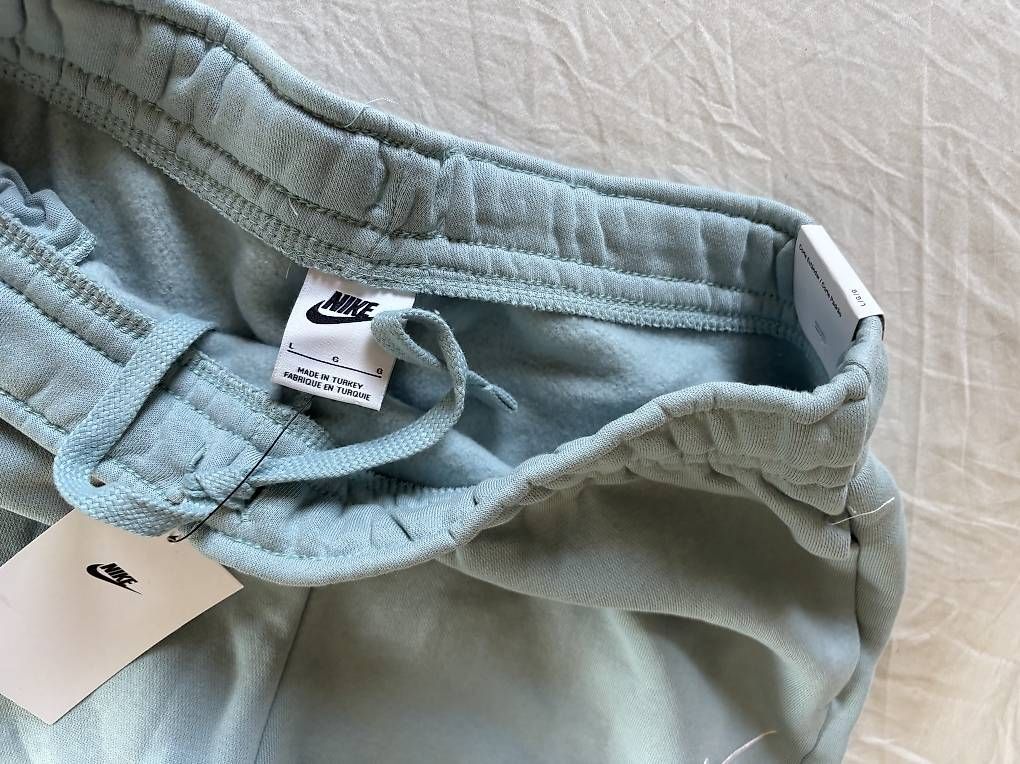 Tute: tuta nike flared – Usato da Dino venduto da kor_y8ms 2