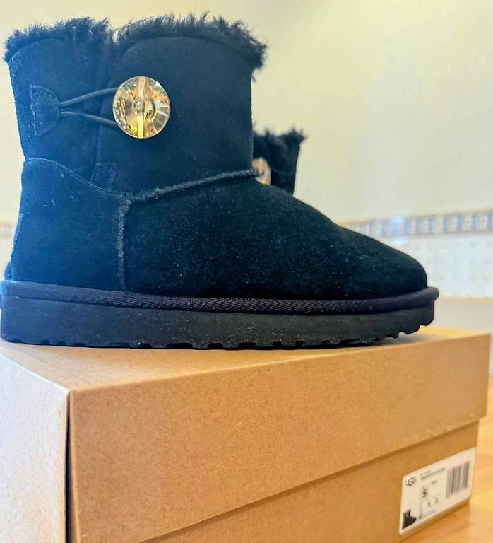 Scarpe da donna: UGG mini neri – Usato da Ligornetto venduto da hav_9tdh 3