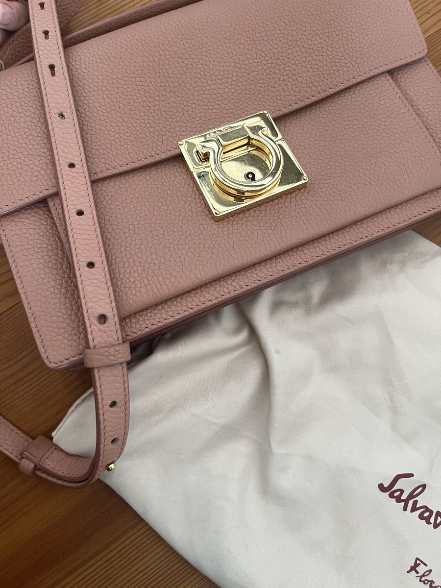 Salvatore Ferragamo Borse da donna: Salvatore Ferragamo Handtasche - Aileen – Nuovo (secondo la descrizione) da Meggen venduto da Wydvi 4