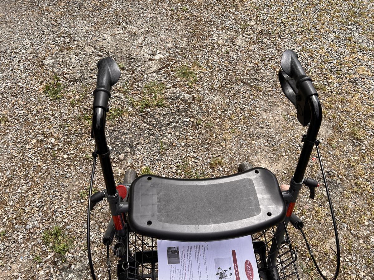 Ausili per la deambulazione: Rollator Rehaforum Medical Actimo Basic (48) – Usato da Glattfelden venduto da maa_qcj8 2