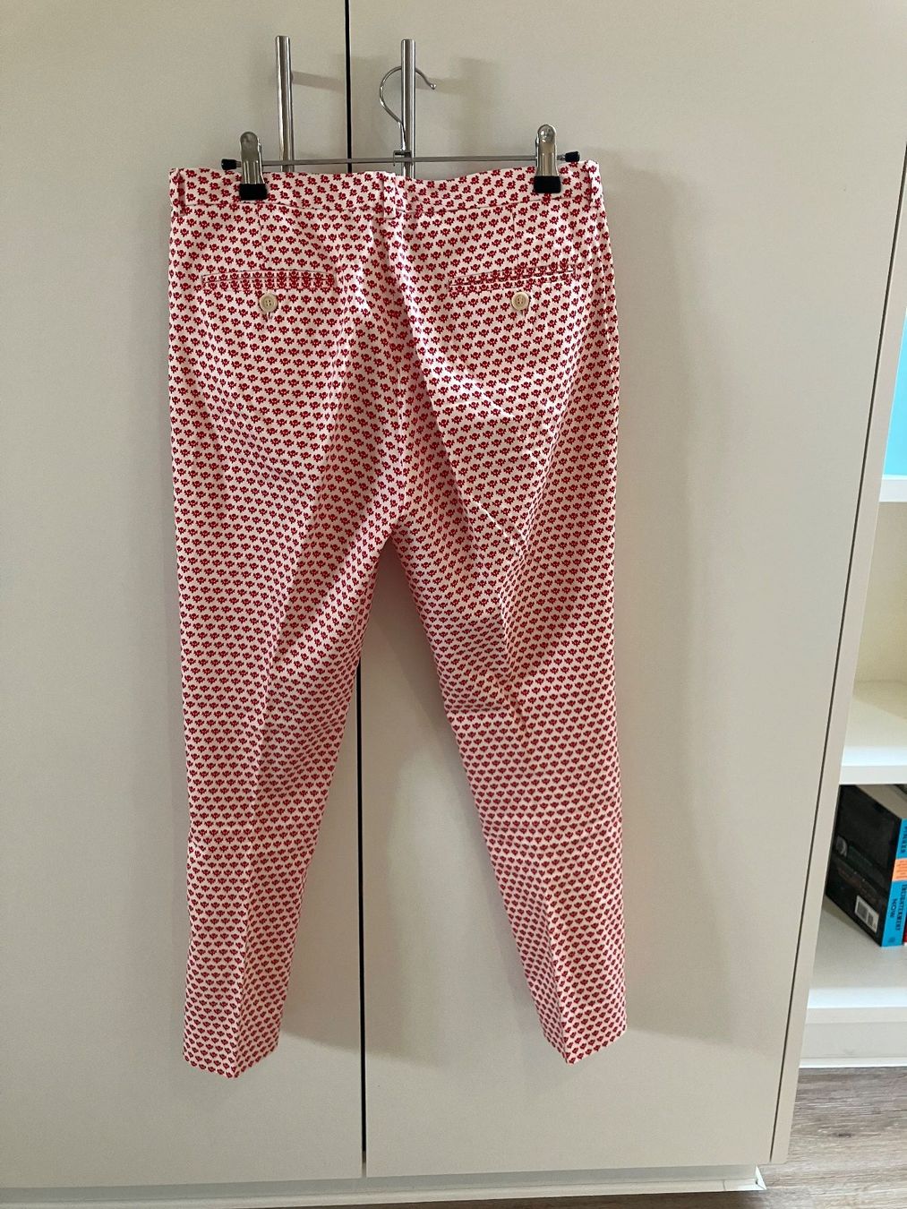 Hosen: MaxMAra Weekend - pantalon blanc à motifs rouge – Gebraucht aus Vich von SophieCo 2