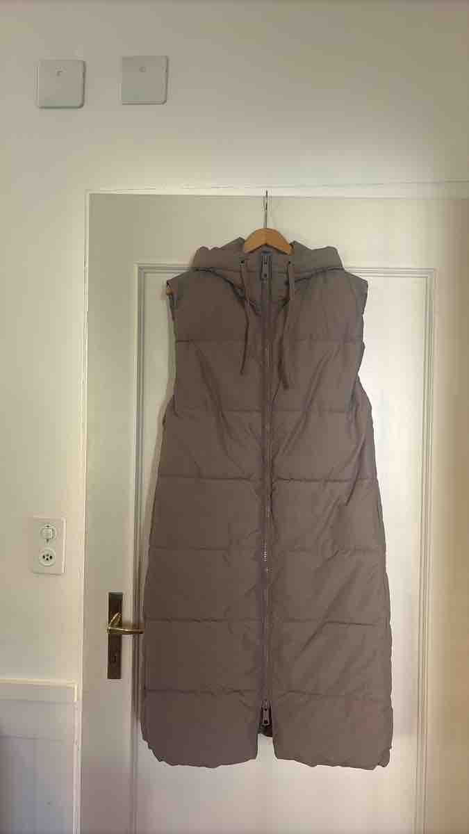 H&M Gilet & Giacche senza maniche: Lange Steppweste beige mit Kapuze – Usato da Zürich venduto da DealQueen2000