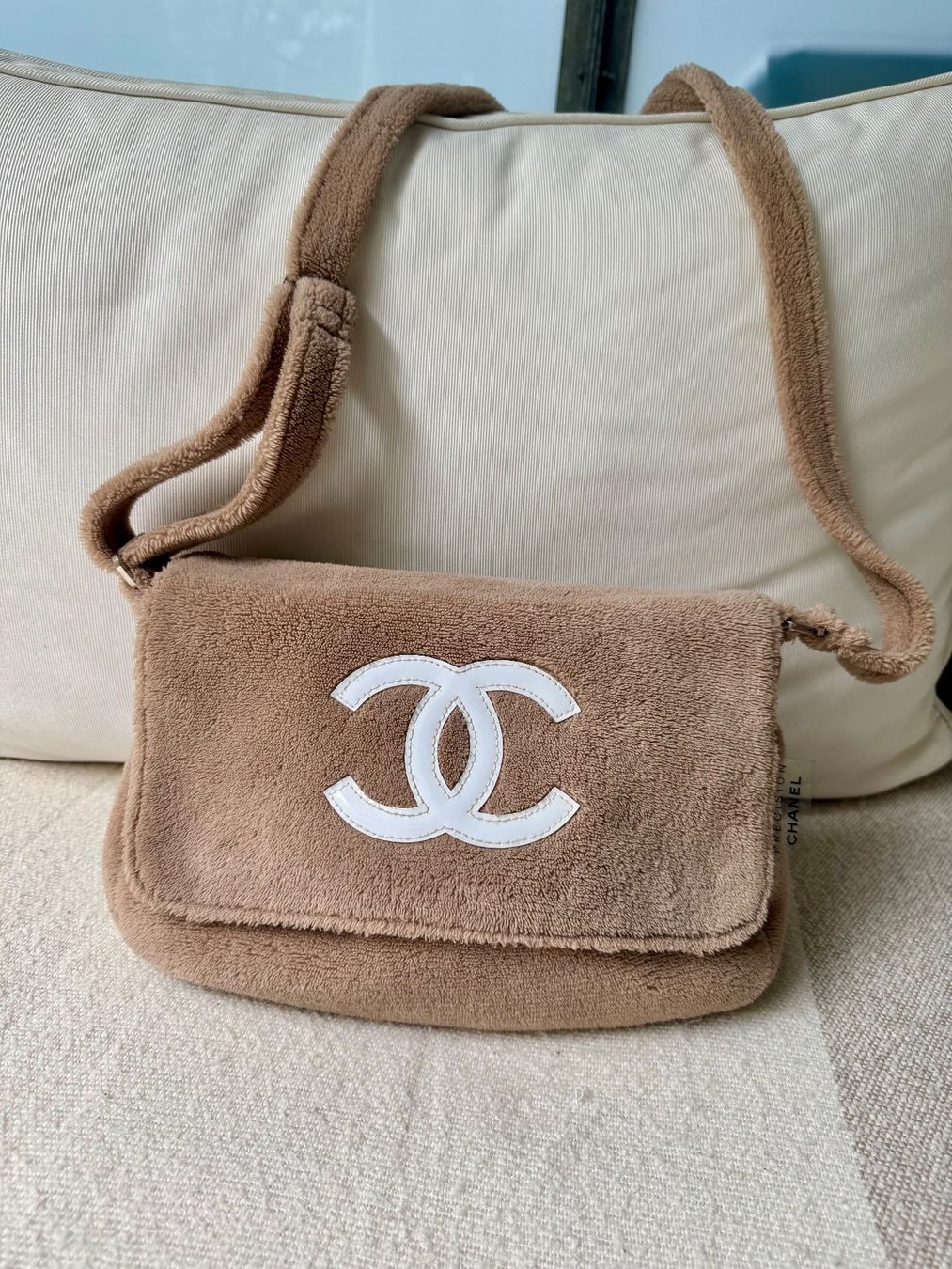 Chanel Borse da donna: Flauschige Schultertasche von Chanel – Usato da zürich venduto da Bailey17
