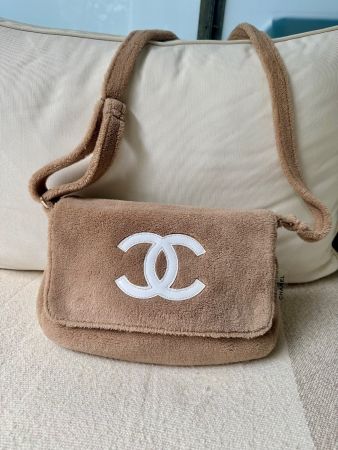 Flauschige Schultertasche von Chanel