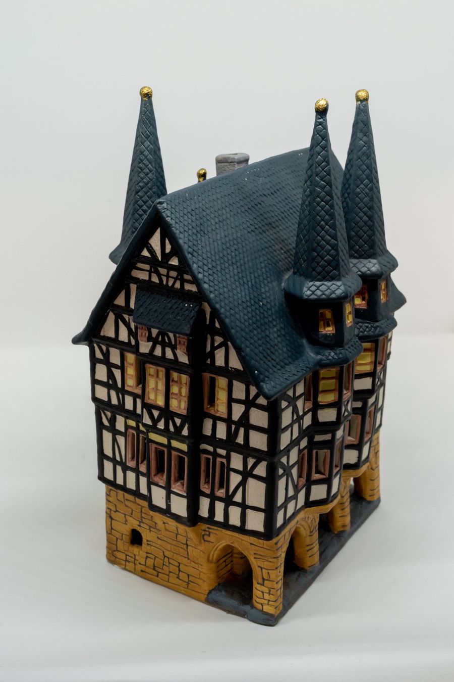 Tutte le decorazioni: Keramik Lichterhaus - Rathaus Alsfeld – Usato da Bäretswil venduto da Aukionaer