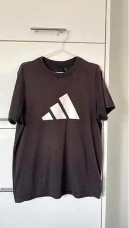 Adidas T-Shirt schwarz mit Logo, Gr. M