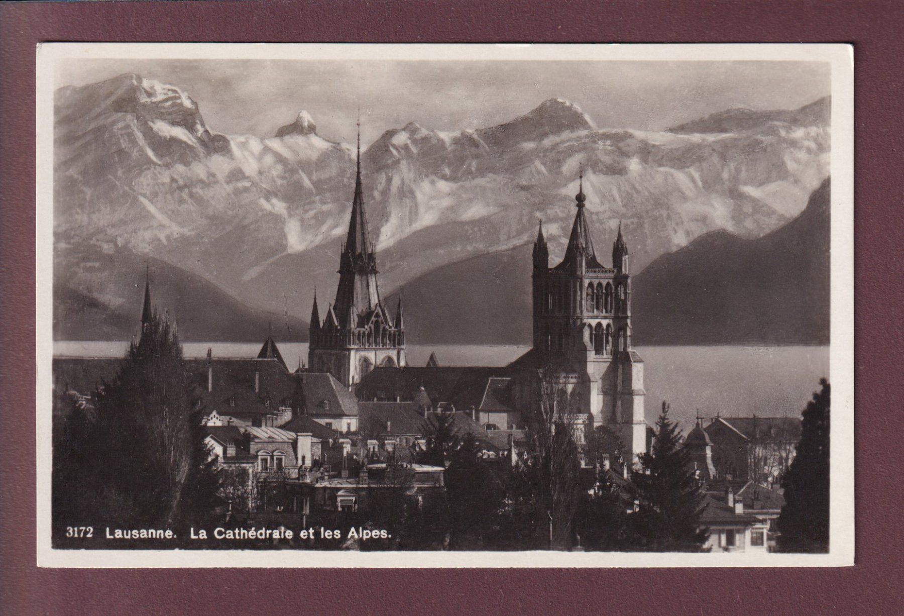Cartoline postali: LAUSANNE - Cathédrale et Alpes – Usato da Pully venduto da nicecards