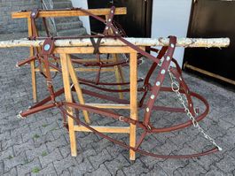 2 schöne braune Bündnergeschirre