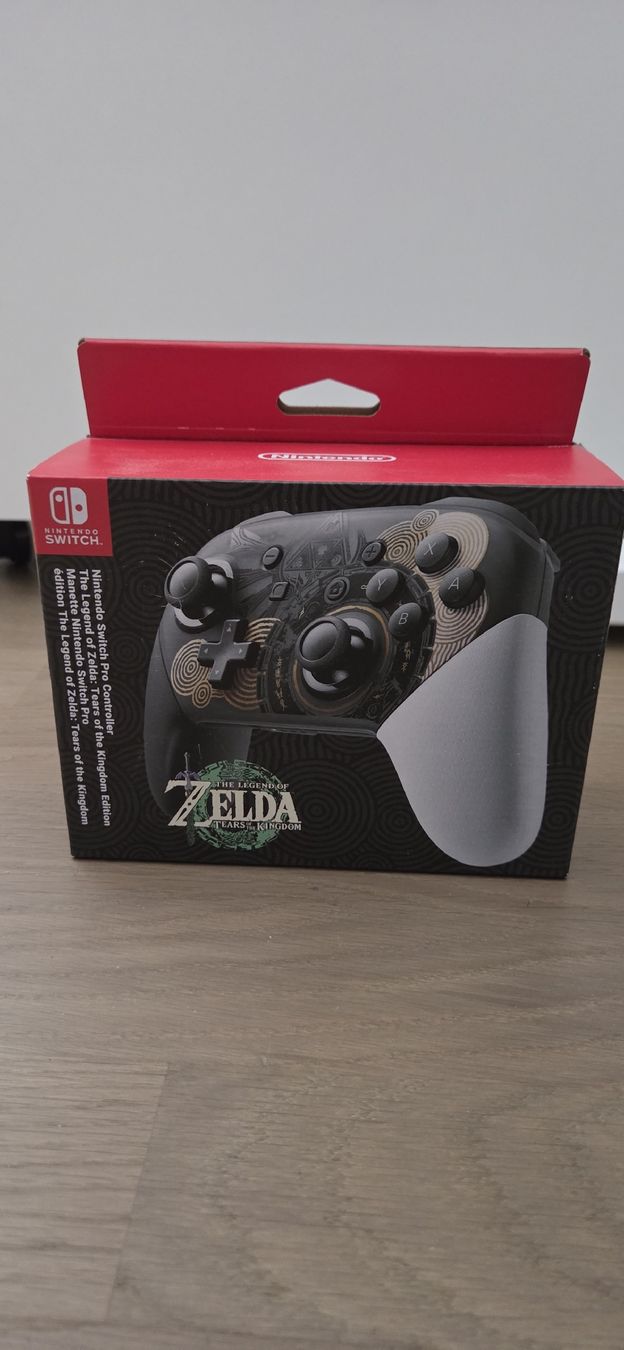 Nintendo Controller: Nintendo Switch Pro Controller Zelda OVP neu – Nuovo e nell'imballaggio originale da Einsiedeln venduto da Helvetios