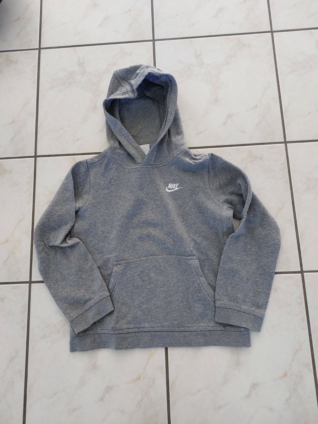 Nike Maglioni & Felpe: Nike Kapuzenpulli Gr. 140 – Usato da Schmitten venduto da JasiStern