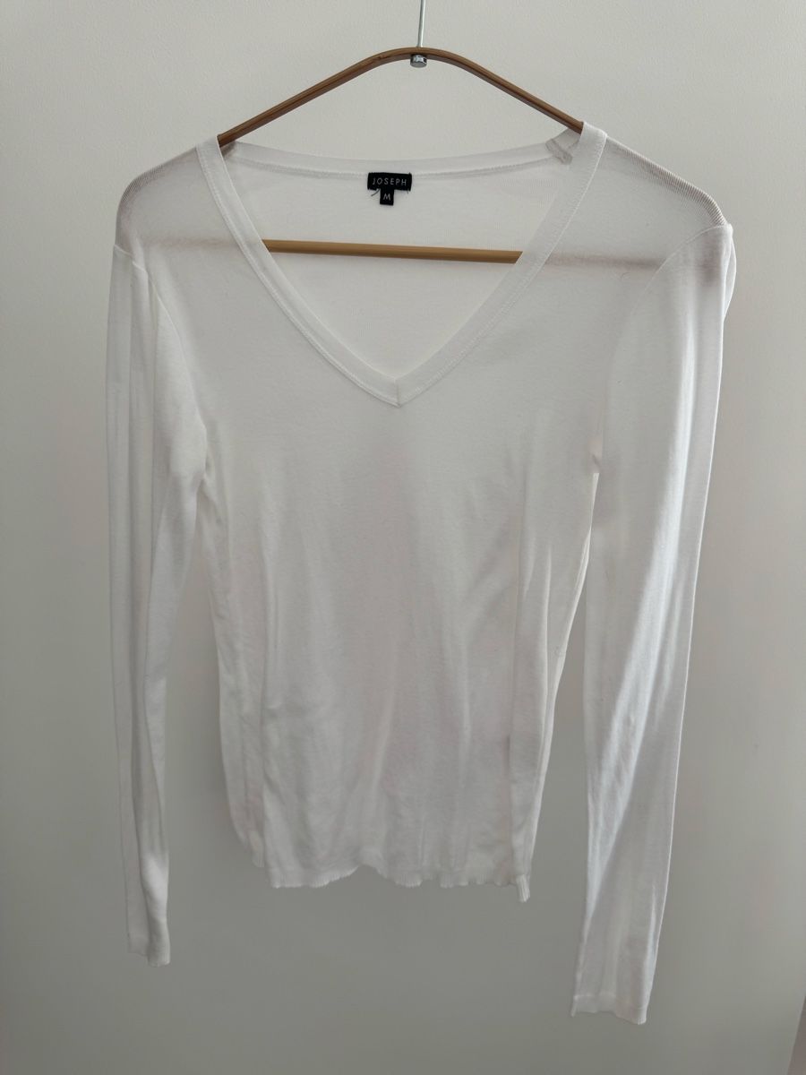 Top: JOSEPH Langarmshirt mit V-Ausschnitt – Usato da Zürich venduto da di_archive