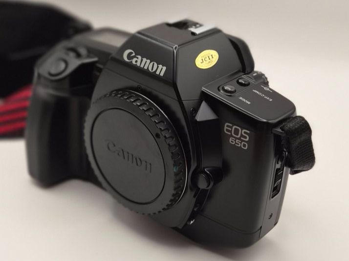 Canon Fotocamera: Canon EOS 650 + EF 35-70mm + Handbücher – Usato da Ebmatingen venduto da Campbelli