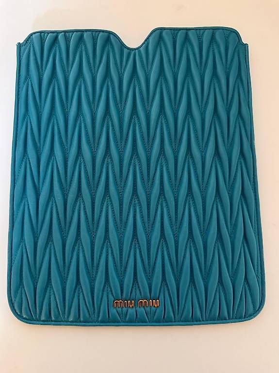 Covers & Taschen: miumiu iPad-Hülle – Gebraucht aus Wald ZH von mer_7wb8