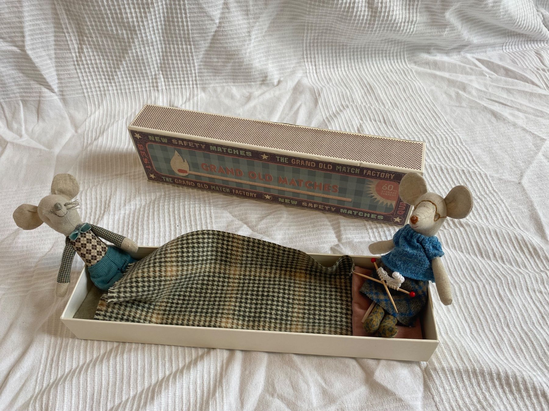 Maileg Case e mobili per bambole: Maileg Grosseltern in der Matchbox – Usato da Vordemwald venduto da thewasp 1