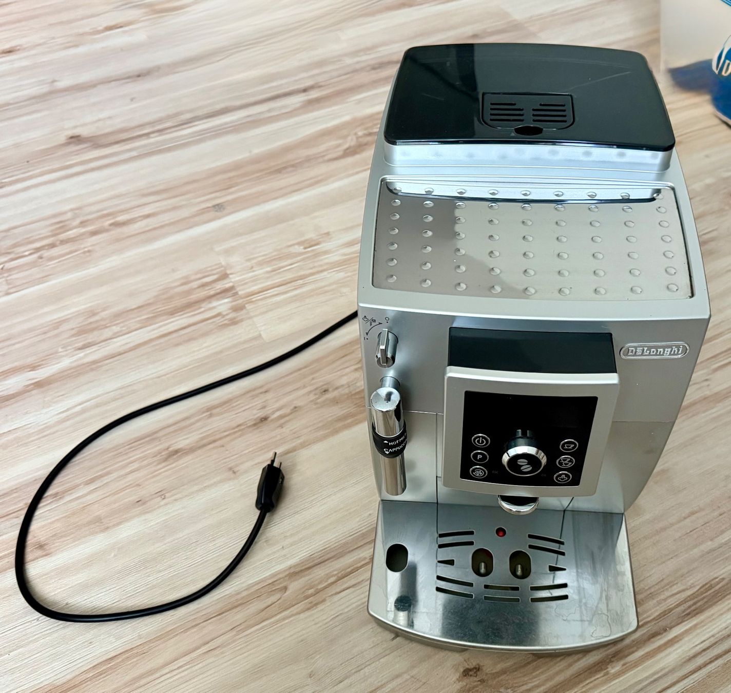 De'Longhi Machines à café & Machines à expresso: Kaffeemaschine DeLonghi ECAM23.42X – D'occasion à Schwarzenberg LU par Trockenfisch