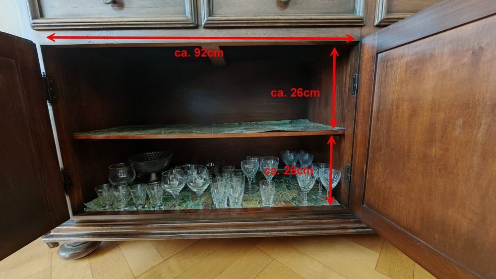 Englisches Tudor-Vintage Sideboard 3