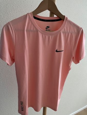 Nike Pro Trainingsshirt Grösse S, neu!