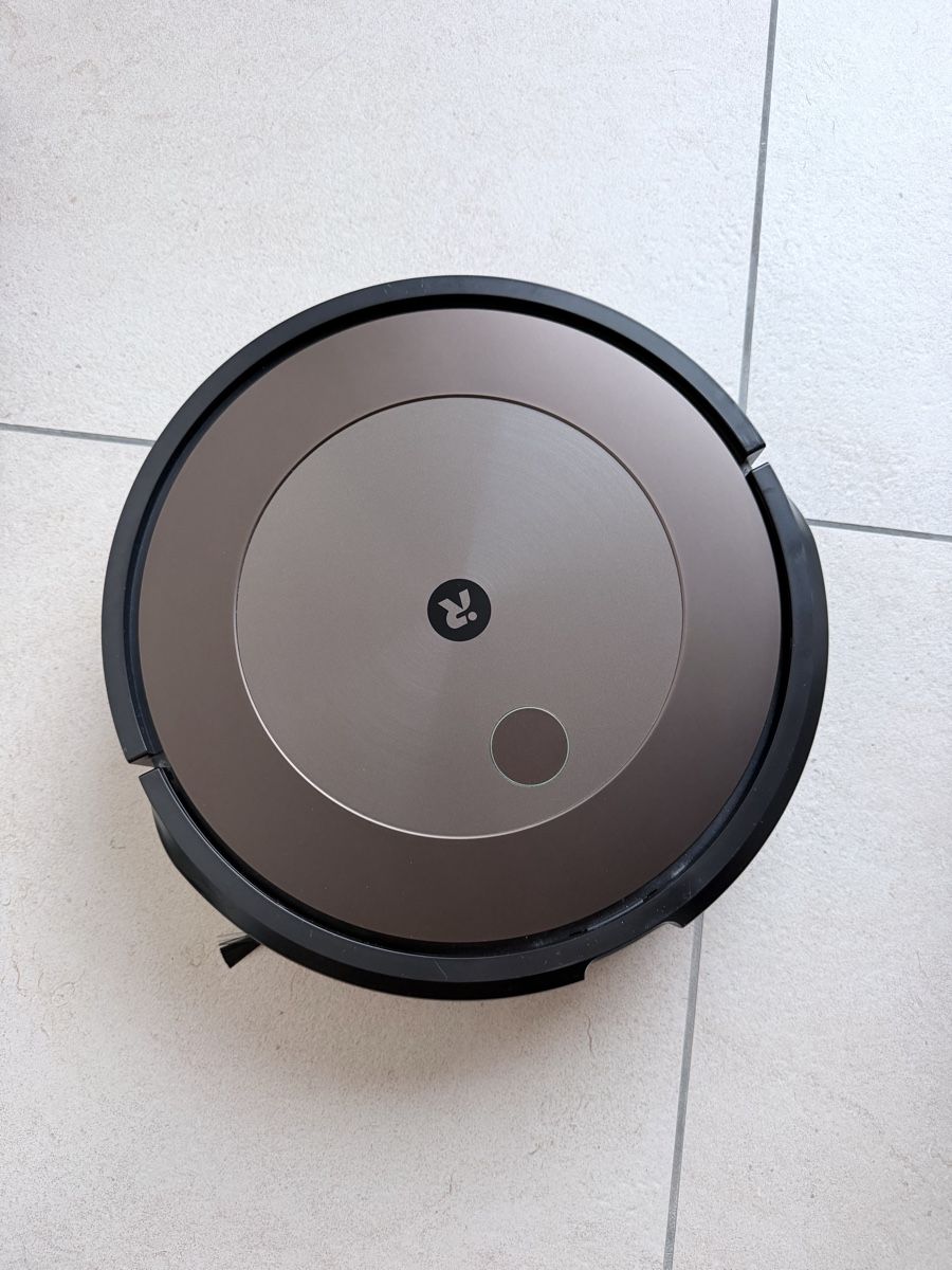 Irobot Staubsauger & Zubehör: iRobot Roomba j9 Saugroboter – Gebraucht aus Grossdietwil von mms_9022