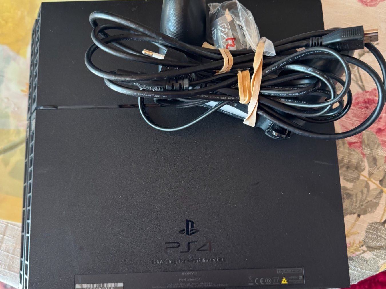 Sony Console: Console PS4 avec manette, Firmware 8.03 – Usato da Kehrsatz venduto da cashswiss2 1