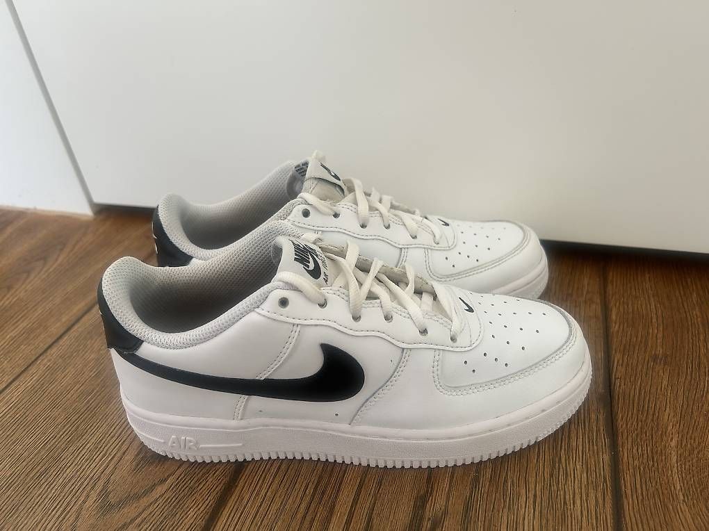 Scarpe da donna: Nike aire force 1 blanches et noires 36,5 – Usato da Corbières venduto da mel_yq25