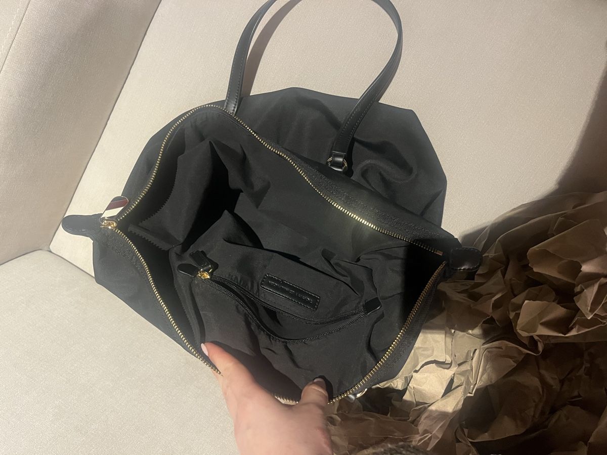 Tommy Hilfiger Borse: Tommy Hilfiger Popette Soft Tote – Nuovo (secondo la descrizione) da Zofingen venduto da chachacla 2