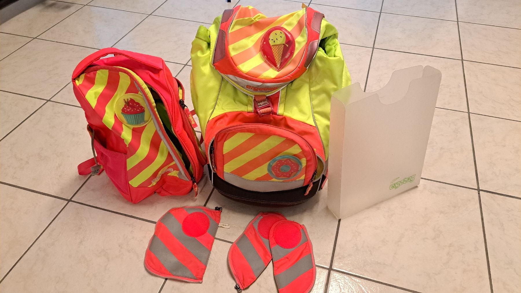 Ergobag Zaini: Ergobag Schulrucksack Set inkl. Sportrucksack – Usato da Thun venduto da Grisu_cm