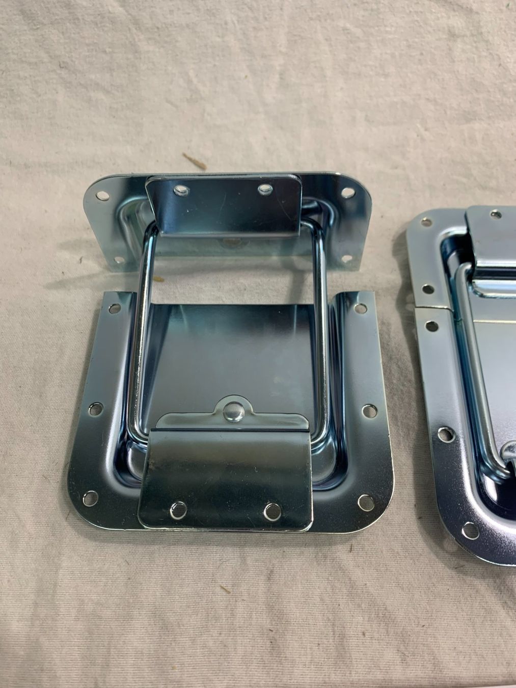 Casse di trasporto: 2x Case Deckelaufsteller (C240) – Nuovo (secondo la descrizione) da Däniken SO venduto da Profog1 1