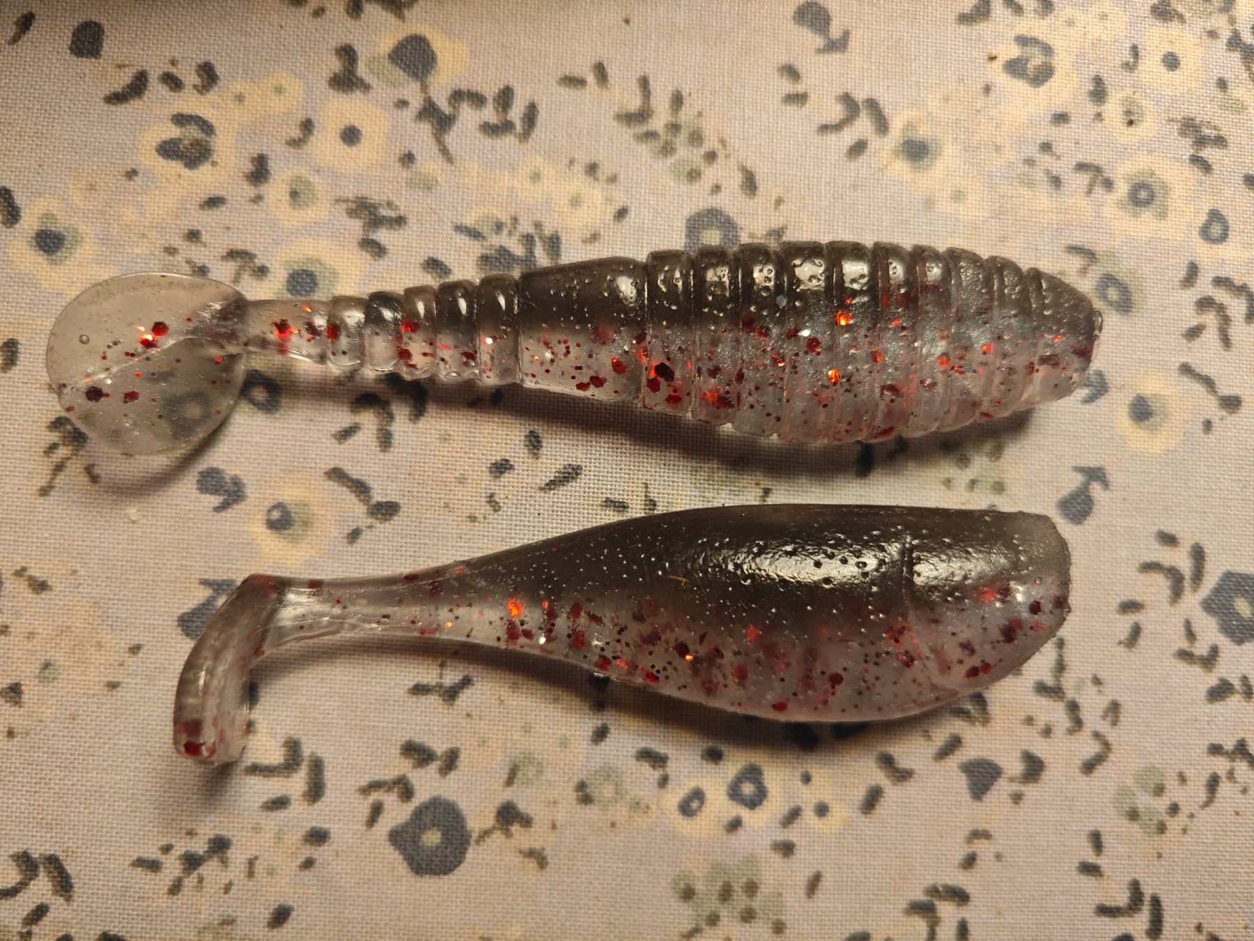 Köder: Gummifische 2 Stk, Glitzer Rot Neu – Neu (gemäss Beschreibung) aus Bühler von Idre2017