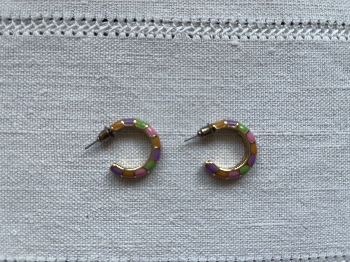 Ohrringe & -stecker: kleine bunte Creolen – Gebraucht aus Wil SG von aiy_fnm9